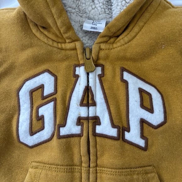 Baby Gap Sherpa Mustard Hoodie 12-18 Mos White Logo Hood Zip Front Kanga Pockets - Picture 4 of 6